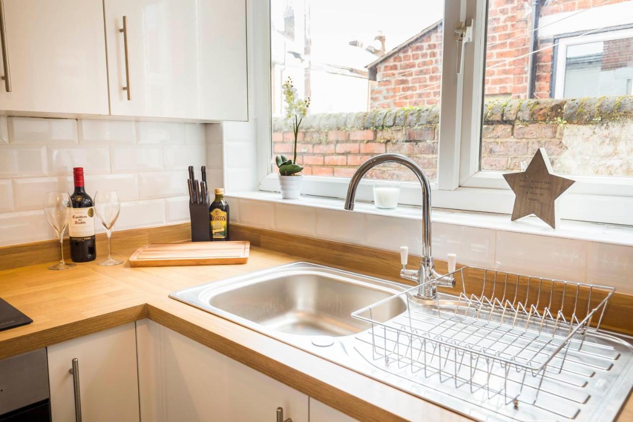 Spacious, Modern 4 Bed House Close To City Centre Τσέστερ Εξωτερικό φωτογραφία